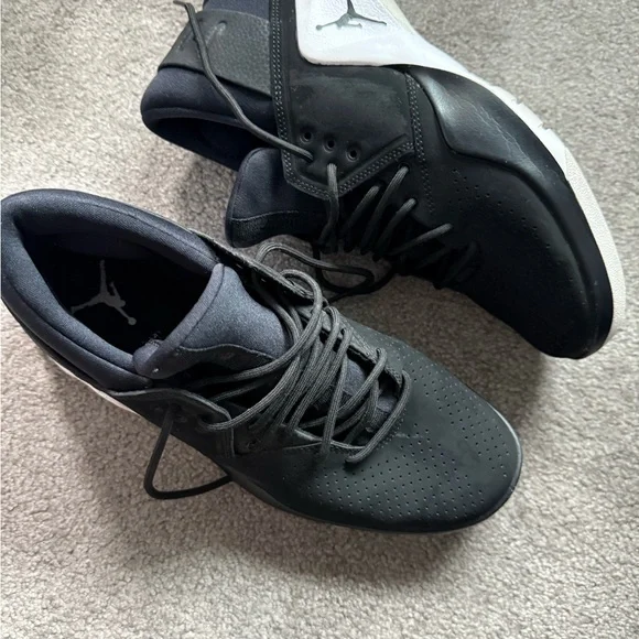 Jordan Men's Black and White Sneakers- SIZE:10 - Picture 3 of 10